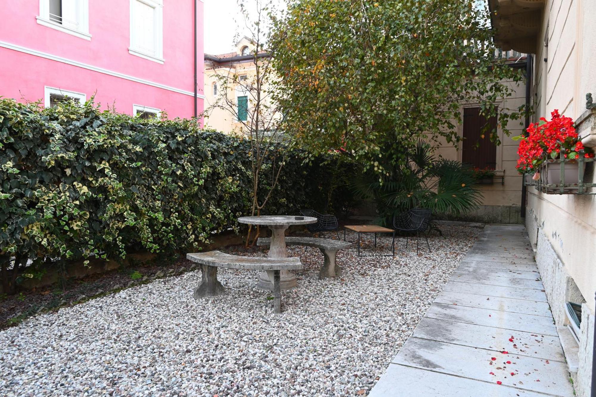 Dimora Montecchi Hotel Verona Eksteriør billede